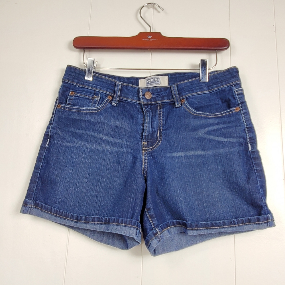 Levis signature folded cuff shorts size 4